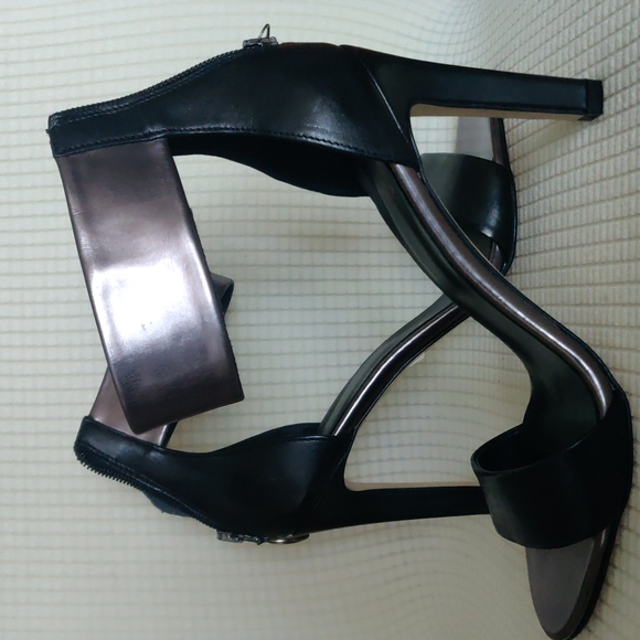 Le chateau heels - Picture 1 of 5